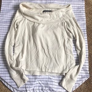 Long sleeved light sweater shirt